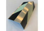 Фотолюминесцентная лента (ГОСТ) износостойкая с рисунком и алюминиевый профиль-ступень 50мм*28мм