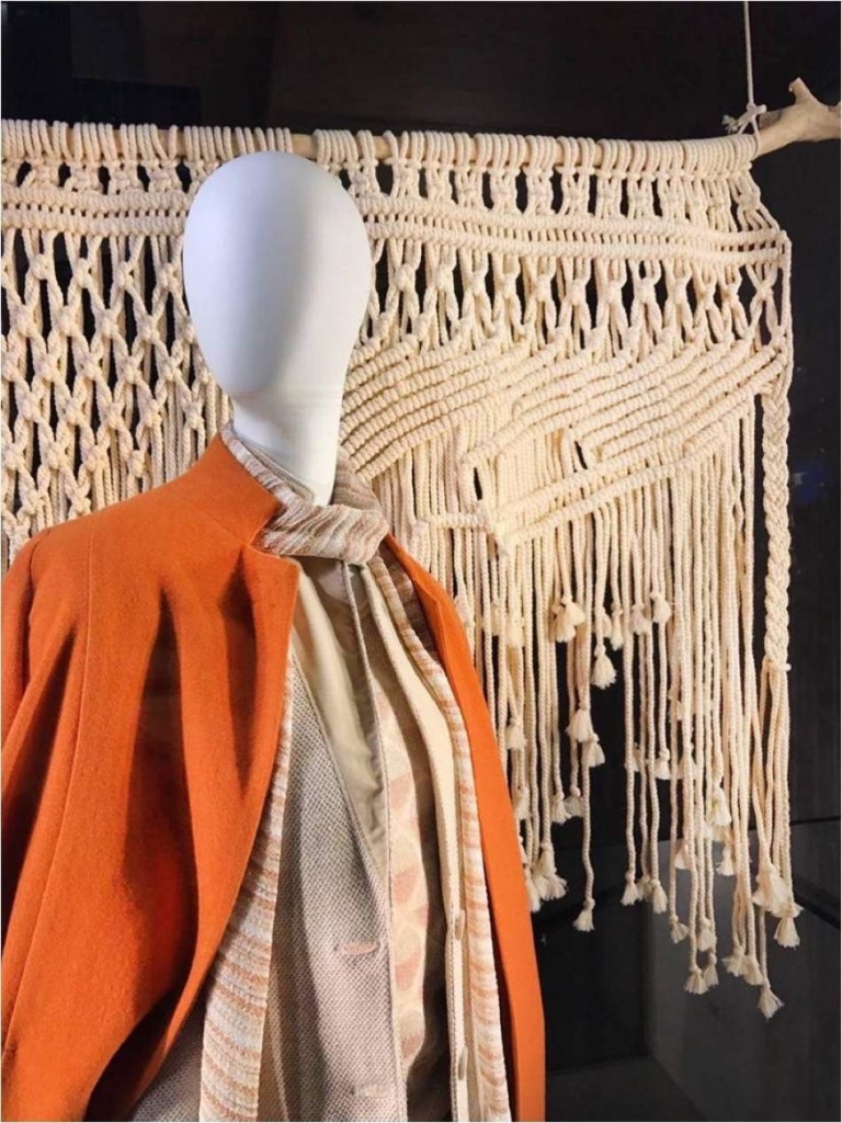 shopwindow-display-flag-rope-handmade-candys-international.jpg
