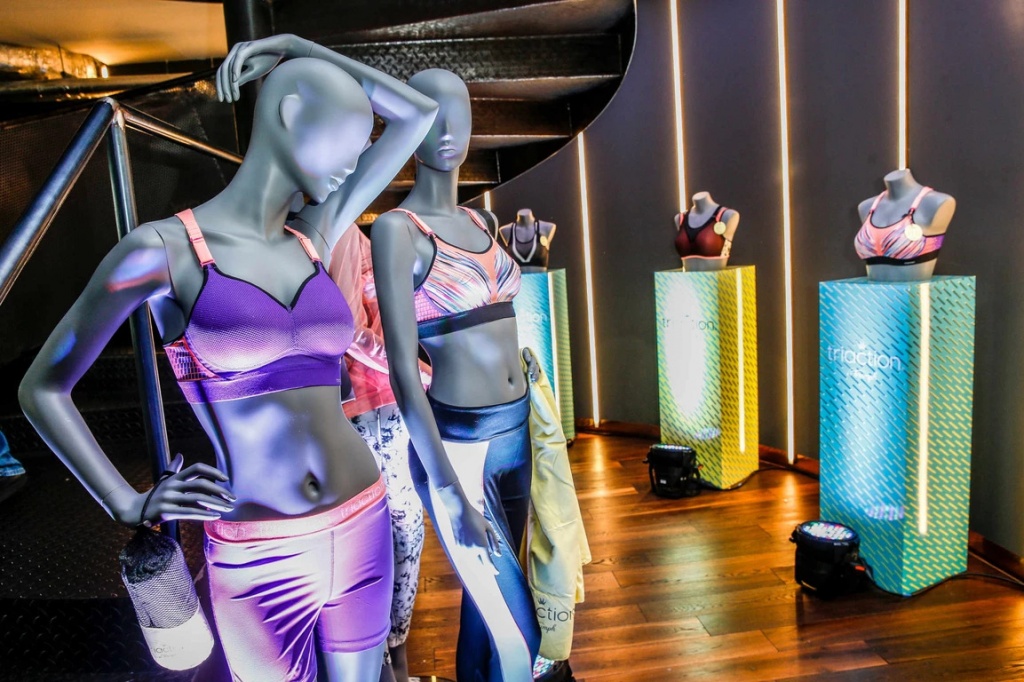 Screenshot_2020-07-22 Luxury Brand Displays Shop solutions and Furniture - DAZE Poland.jpg