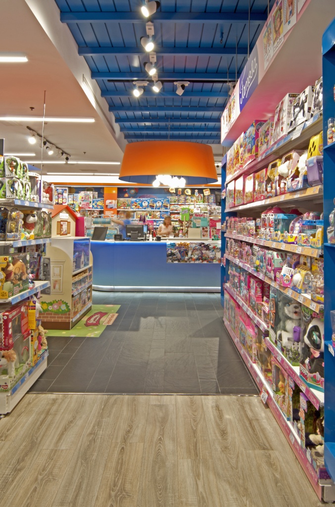 cefla_toy_planet_4.jpg