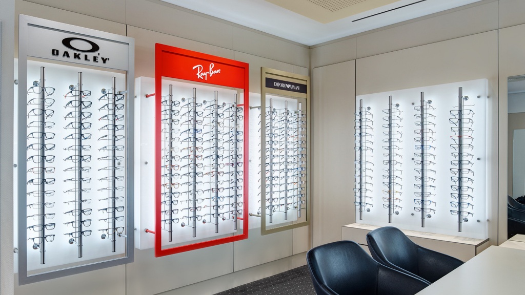 2017-12_Luxottica-Markenrahmen_FullHD-01-1920x1080_01-1920x1080-1440x810.jpg