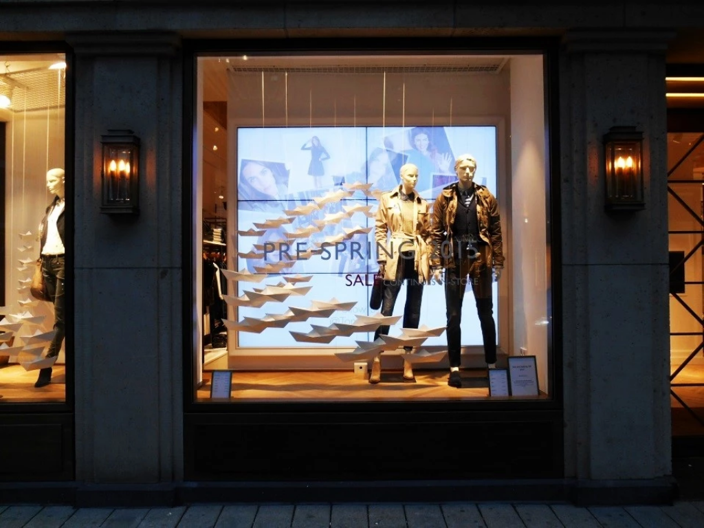 Screenshot_2020-07-22 Luxury Brand Displays Shop solutions and Furniture - DAZE Poland(12).png
