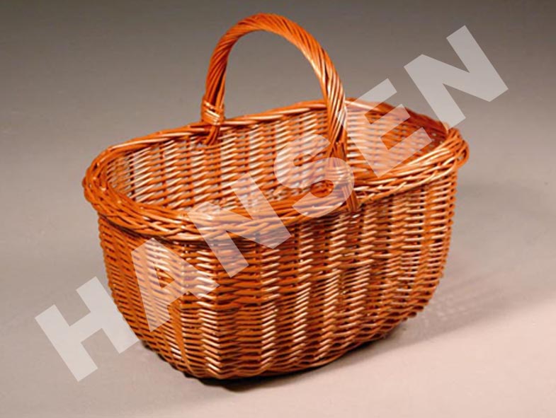 покупательская корзина из ротанга.jpg