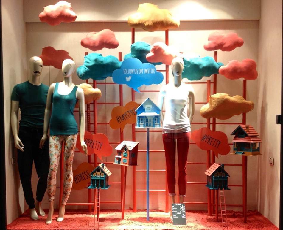 shopwindow-display-clouds-houses-candys-international.jpg
