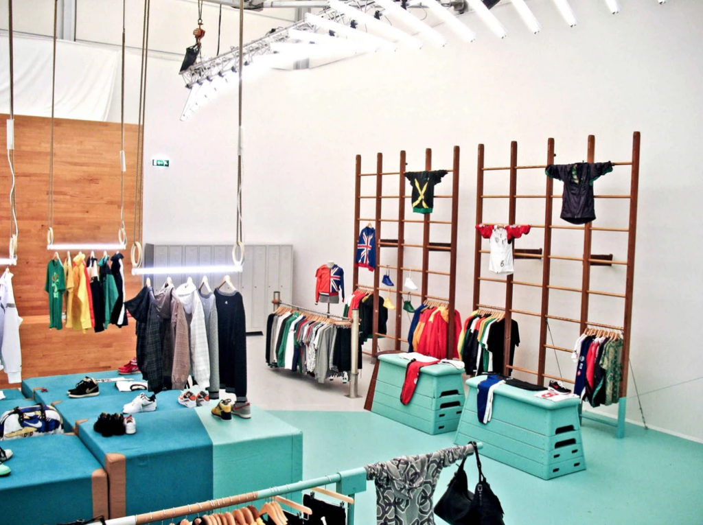 Screenshot_2020-07-22 Luxury Brand Displays Shop solutions and Furniture - DAZE Poland.png