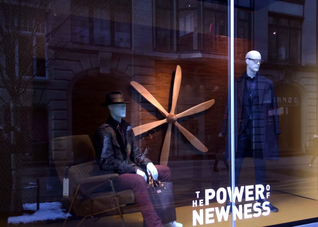 Screenshot_2020-07-22 Luxury Brand Displays Shop solutions and Furniture - DAZE Poland(9).png