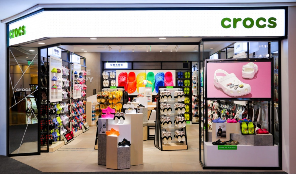 Crocs-10-1200x706.jpg