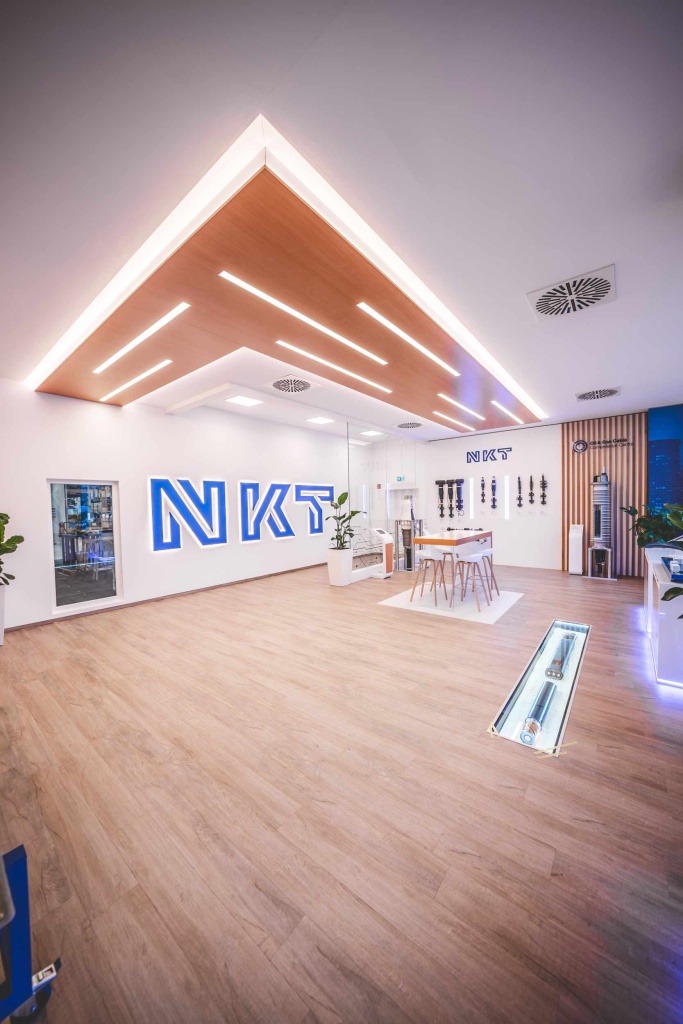 ZENIT-Messebau-Showroom-NKT-Koeln-hoch.jpg
