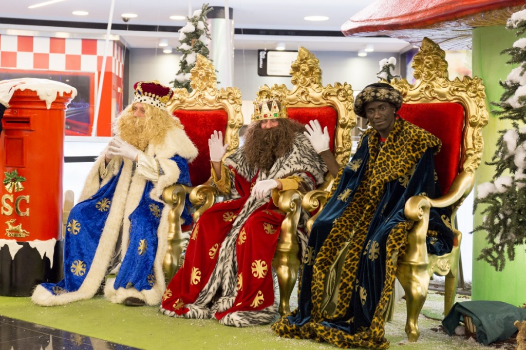 decoracion-navidad-centros-comerciales-alumbrado_marineda_17_de_20.jpg