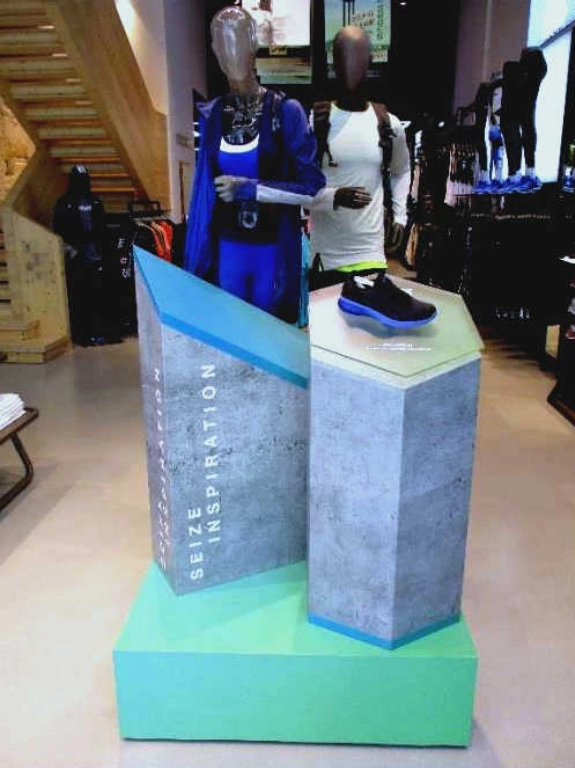 Screenshot_2020-07-22 Luxury Brand Displays Shop solutions and Furniture - DAZE Poland(3).png