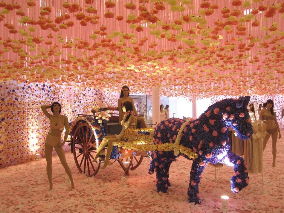 event-display-flowers-candys-international.jpg