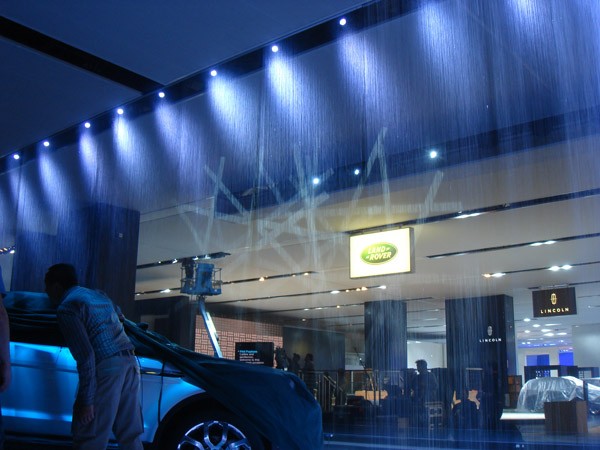 wasserlinie-landrover-messeauftritt-02.jpg