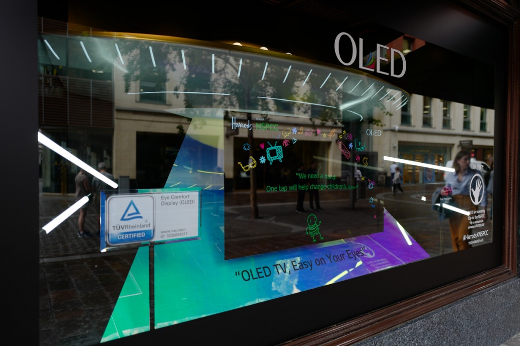 Dart_LGxHarrods2019_300dpi_RGB_YJC_L1050115-1215x810.jpg