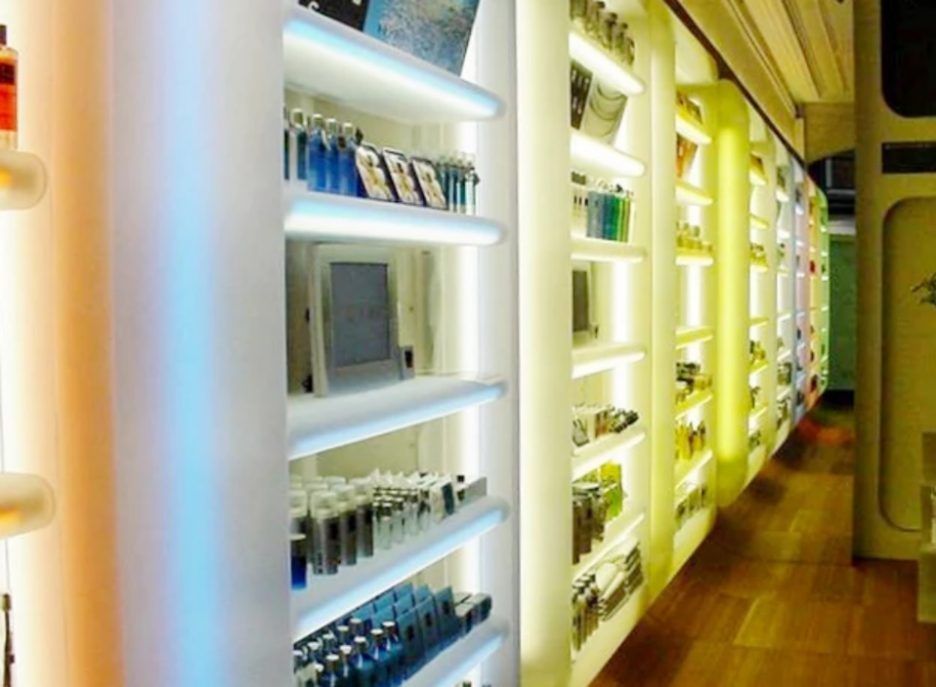 Screenshot_2020-07-22 Luxury Brand Displays Shop solutions and Furniture - DAZE Poland(2).png