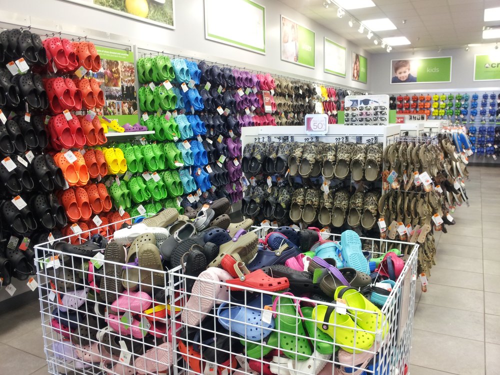 crocs_provedet_rasprodazhu_v_formate_warehouse_sale.jpg