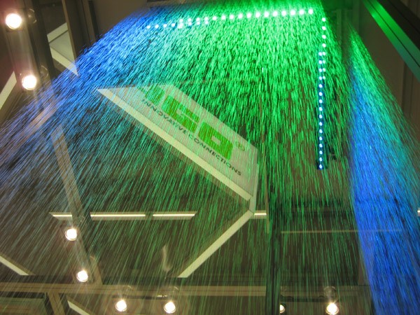 waterwall-lichttechnik-wago-messestand-02.jpg