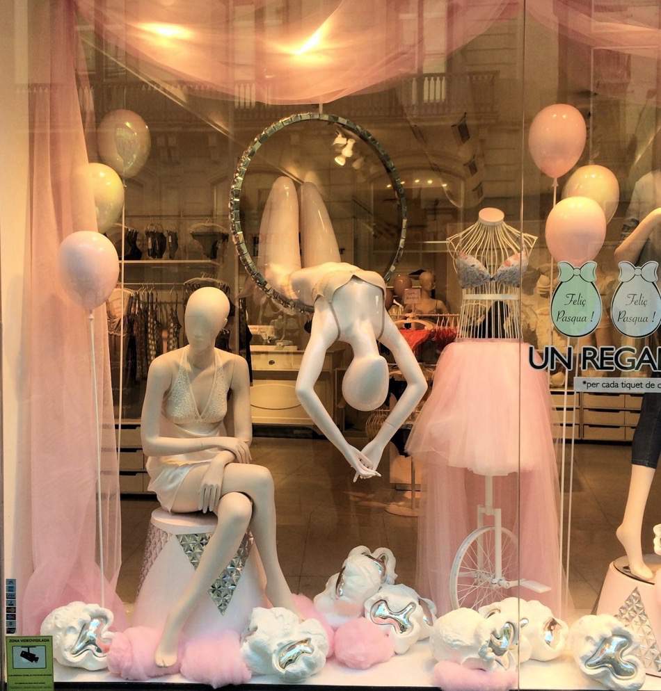 shopwindow-display-circus2-candys-international.jpg