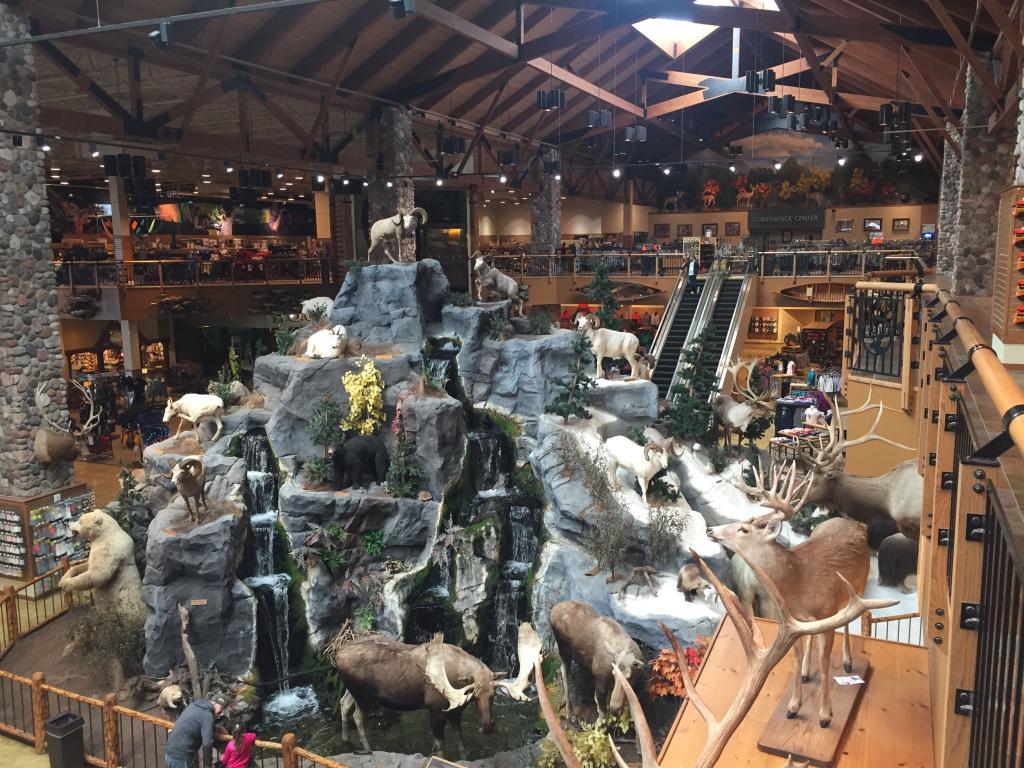 cabelas-in-store-mountain-1024x768.jpg