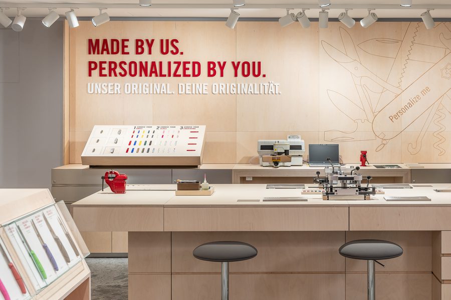 08-Victorinox_Press.jpg