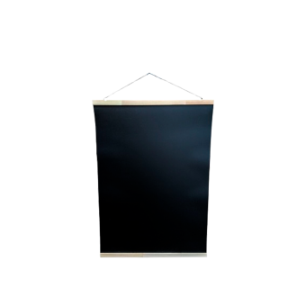 sk_Табличка черная меловая подвесная гибкая 700х500 мм, с деревянными рейками, светлое дерево